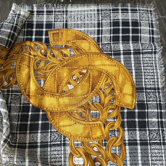 Chanel VTG Cashmere Silk Black & White Striped CC Gold Medallion Chain Scarf! - Picture 8 of 9